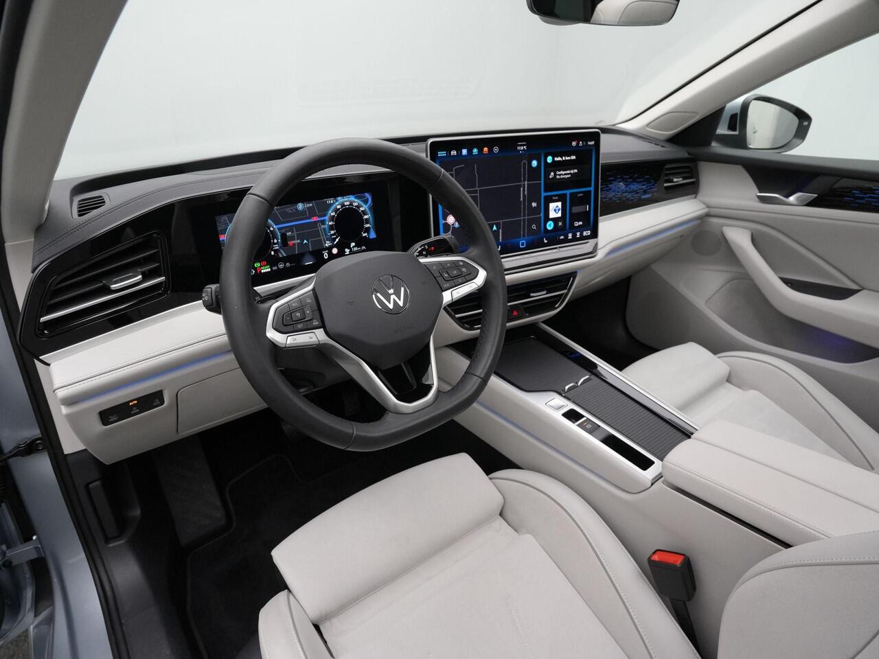 Volkswagen PASSAT Variant 1.5 eHybrid 204 pk DSG Elegance Business | Panoramadak | Trekhaak | Adaptief onderstel | Leder/alcantara | 360 camera | Head-up display