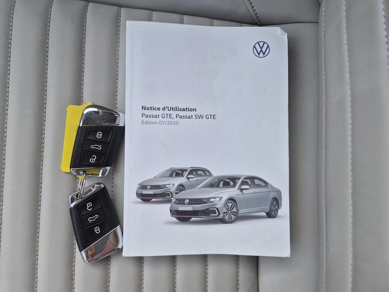 Volkswagen PASSAT Variant 1.4 TSI PHEV GTE Business Automaat / Lederen Bekleding / Schuif & Kanteldak / Trekgewicht 1.600 KG / Apple Carplay & Android Auto / 360 Graden Camera / Adaptieve Cruise Control / Stoelverwarming / Dynaudio / Lichtmetalen Velgen / Navigatie / Parke