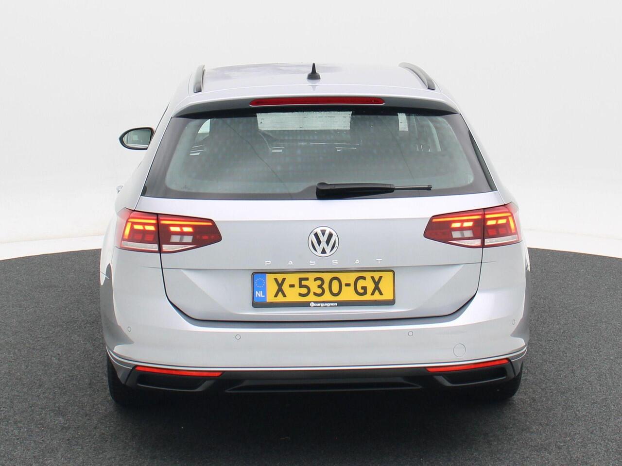 Volkswagen PASSAT Variant 1.5 TSi 150 Pk Automaat Comfort Business | Adaptive Cruise | Stoelverwarming | CarPlay | Achteruitrijcamera | Trekhaak | 16 Inch | 101.536 Km!!