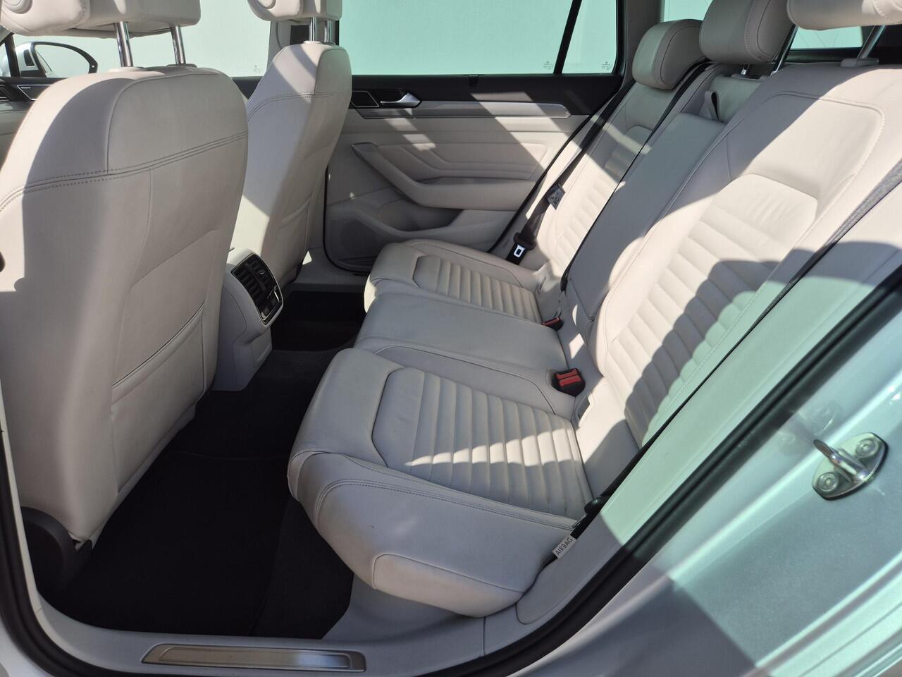 Volkswagen PASSAT Variant 1.4 TSI PHEV GTE Business SOH 94% / Lederen Bekleding / Schuif & Kanteldak / Trekgewicht 1.600 KG / Apple Carplay & Android Auto / 360 Graden Camera / Adaptieve Cruise Control / Stoelverwarming / Dynaudio / Lichtmetalen Velgen / Navigatie / Parkee