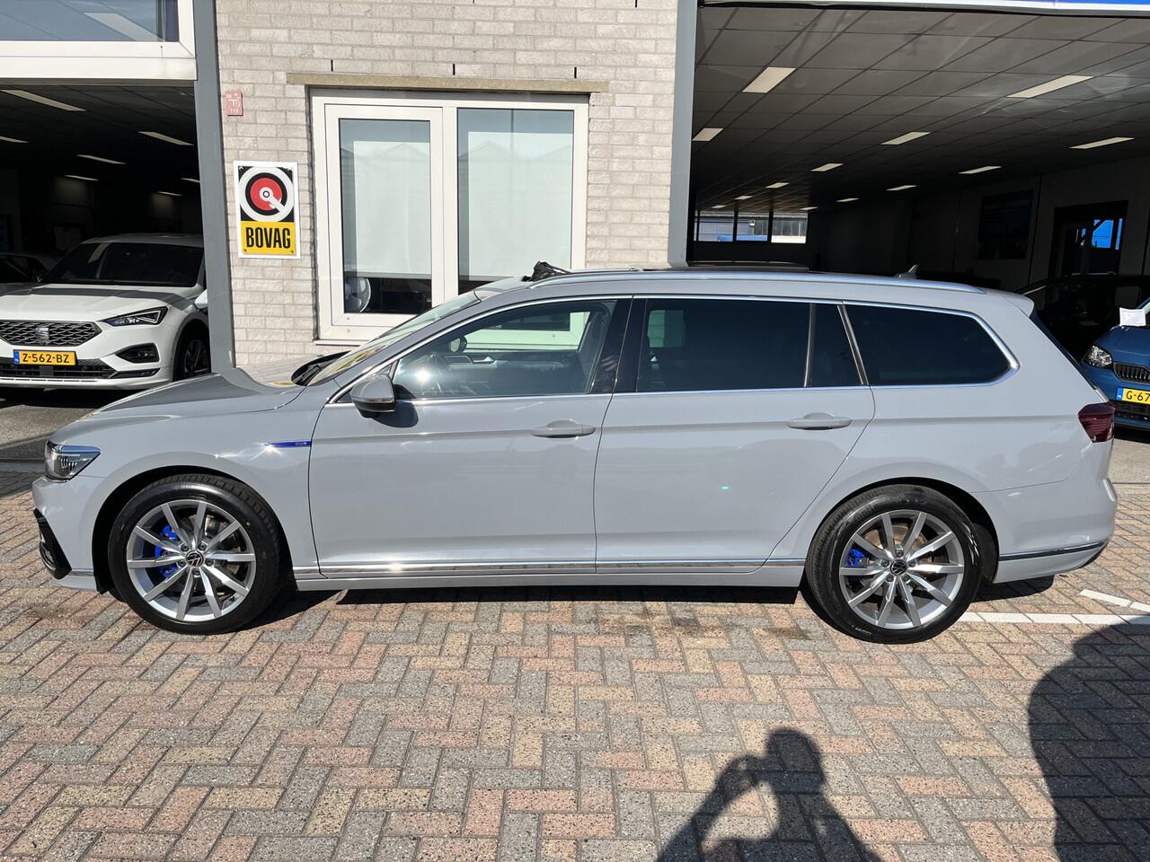 Volkswagen PASSAT Variant 1.4 TSI PHEV GTE Business / AUTOMAAT/ PANO/ ALCANTARA/ ELEKTR. TREKHAAK/ HEAD-UP DISPLAY/ KEYLESS/ MATRIX/ 3-ZONE CLIMA/ APP-CONNECT/ ADAPT. CRUISE/ NAVI/ STOEL VERWARM./ DIGITAL DASH