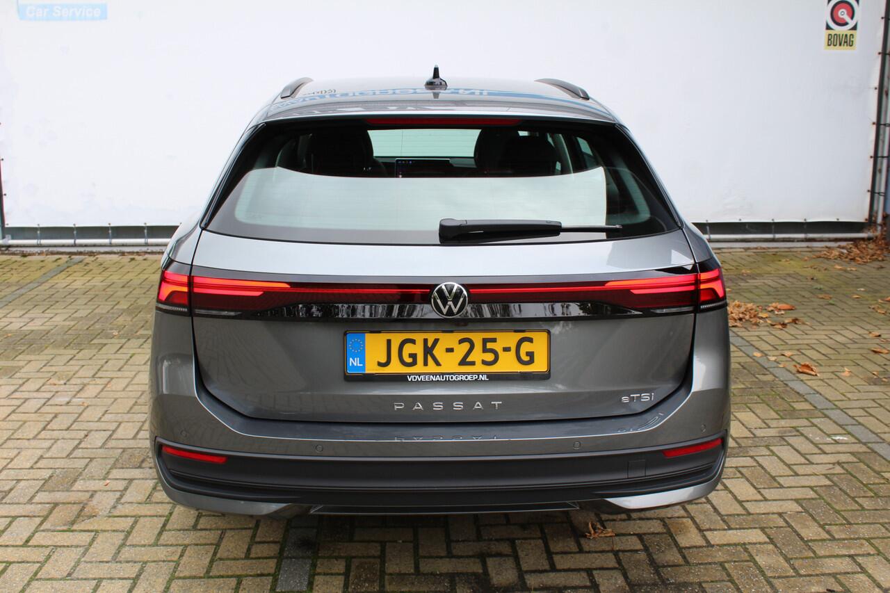 Volkswagen PASSAT Variant 1.5 eTSI 150 pk | Incl. 12 maanden Garantie | Stoel/stuur verwarming | Achteruitrijcamera | Adaptive cruise controle | Dodehoekdetectie | Parkeersensoren V+A | Navigatie | Apple CarPlay/Android Auto | Draadloze telefoonlader | Climate controle | L