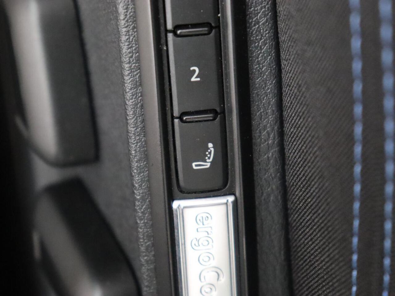 Volkswagen PASSAT 1.4 TSI PHEV GTE | Stoelverwarming | Virtual Cockpit | Adaptive cruise | Massage | Matrix LED | Camera | Memory | Carplay | Navigatie | Plug In