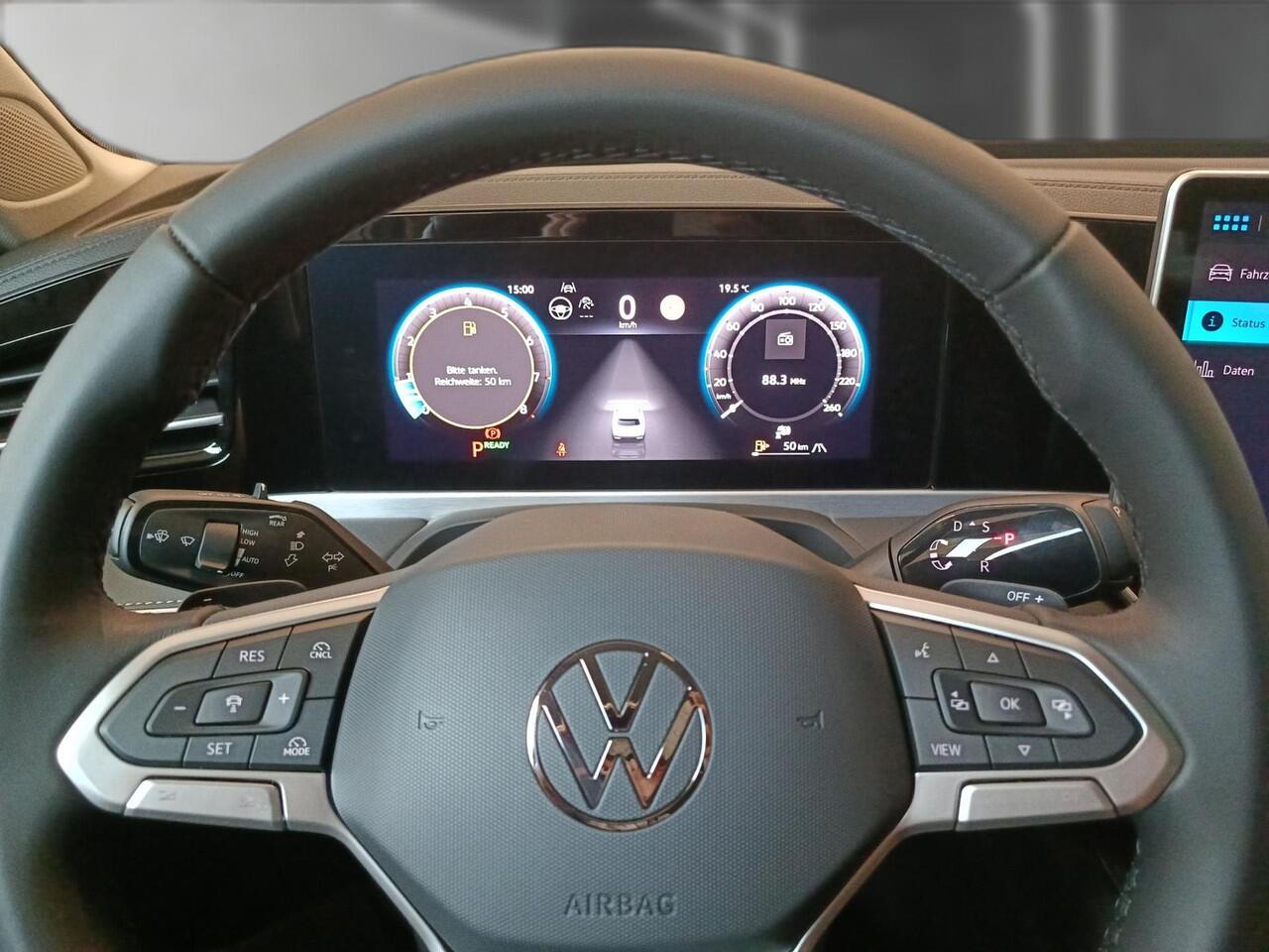 Volkswagen PASSAT Variant 1.5 eTSI Business ACC Massage Trekhaak LED DAB Camera Digital Cockpit PRO