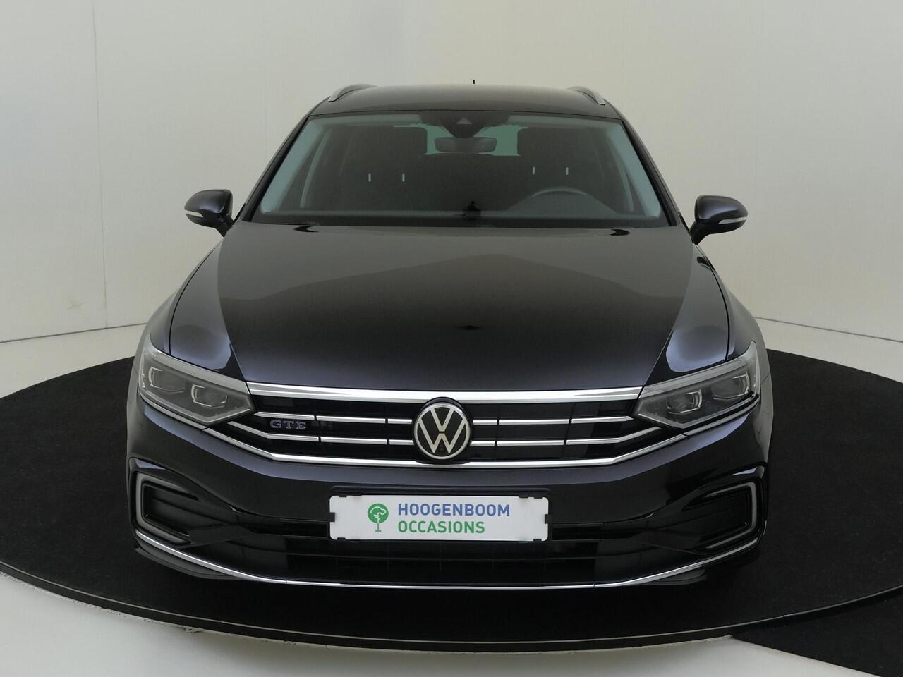 Volkswagen PASSAT Variant 1.4 TSI PHEV GTE Business | Digital cockpit Pro | 360 camera | Dodehoek detectie | Stoelverwarming voor en achter | Standkachel | Parkeerasisstent | LED matrix verlichting | Navigatie |