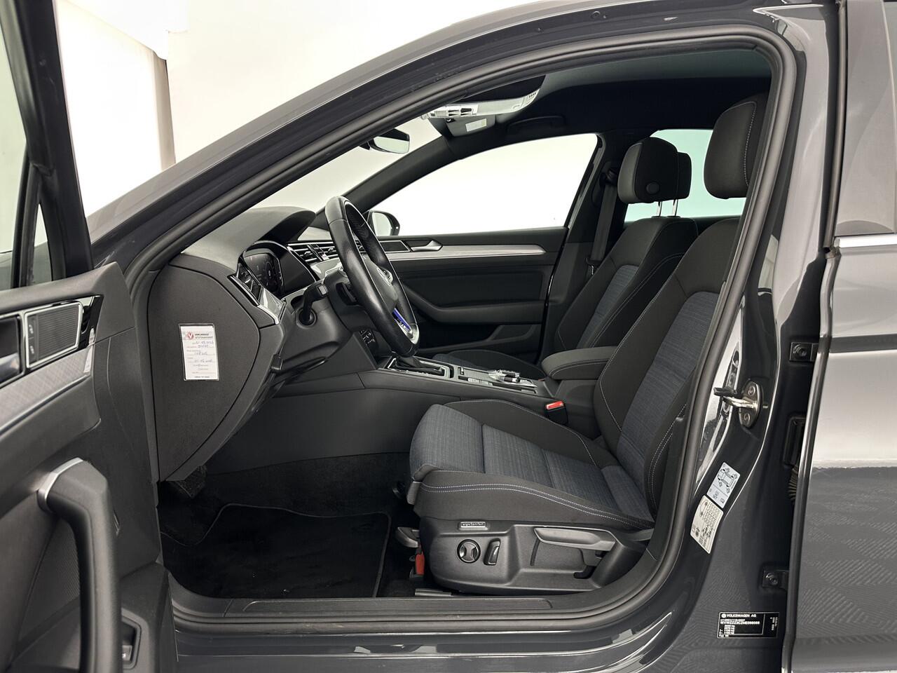 Volkswagen PASSAT 1.4 TSI GTE Business (Plug-In) (INCL-BTW) Aut. *FULL-LED | DIGI-COCKPIT | ADAPTIVE-CRUISE | NAVI-FULLMAP | KEYLESS | DAB+ | COMFORT-SEATS | SHIFTPADDLES | PRIVACY-GLASS | PDC | CAMERA | CARPLAY | 17''ALU*