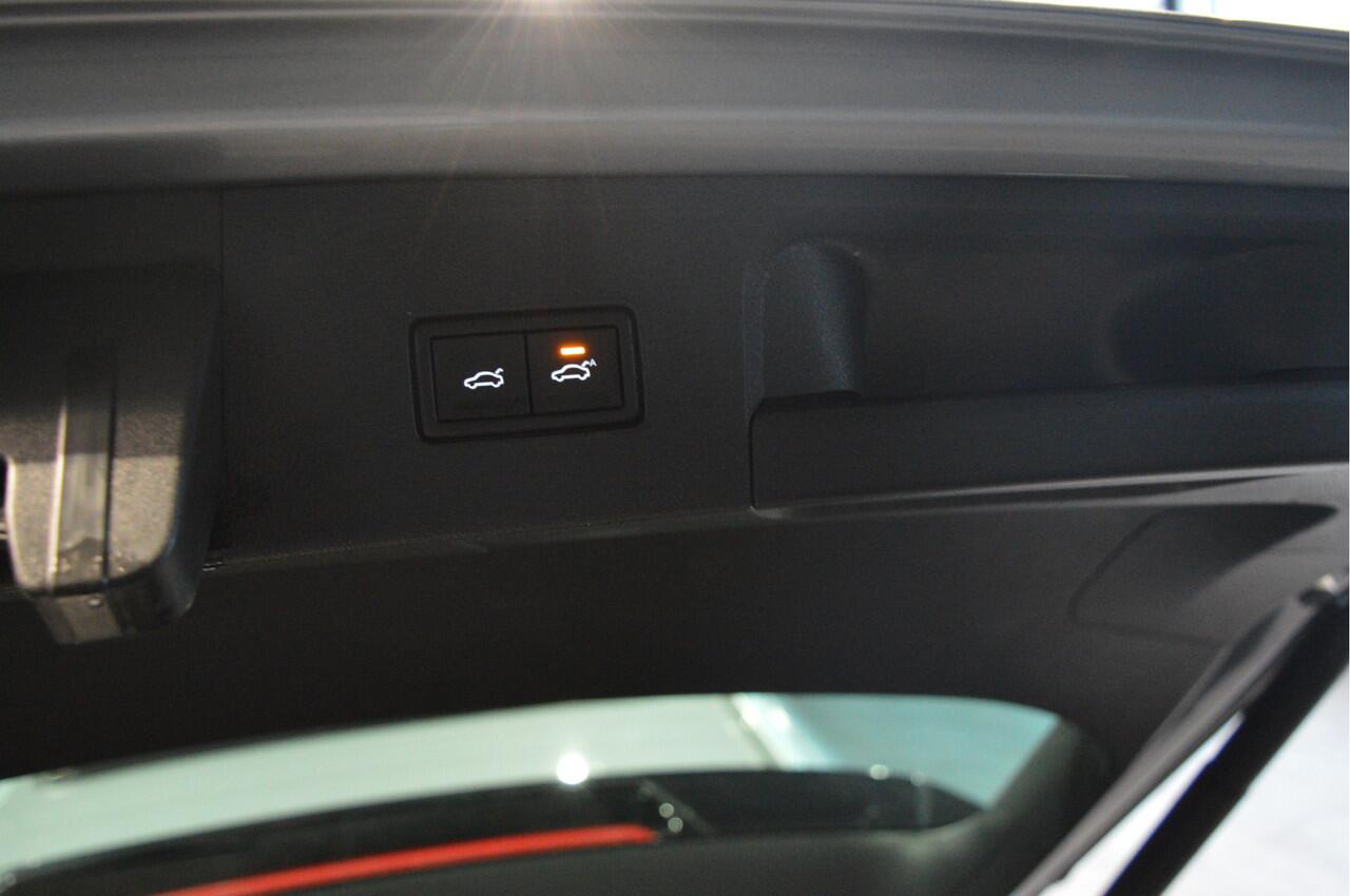 Volkswagen PASSAT Variant 1.5 TSI x R-LINE navi leer pano trekhaak keyless 19 inch !!