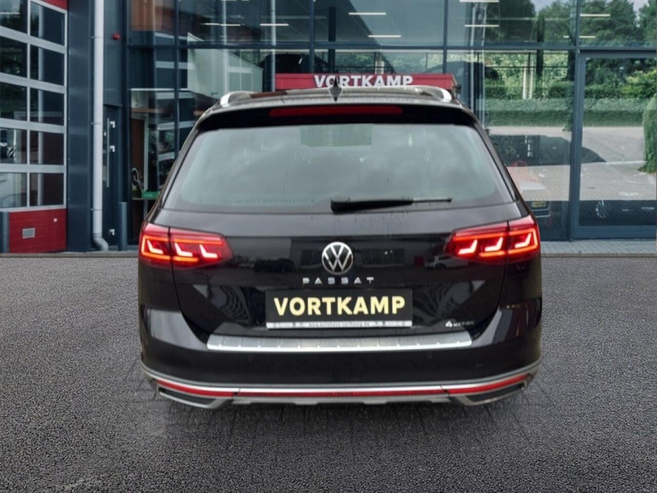 Volkswagen PASSAT 2.0 TDI DSG ALL-TRACK 4MOTION PANO-DAK/TREKHAAK/IQ-LIGHHTS/LEDER