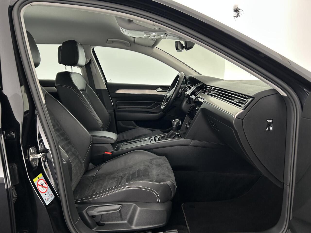 Volkswagen PASSAT Variant 1.5 TSI 150pk DSG Business Camera Stoelverwarming Navigatie