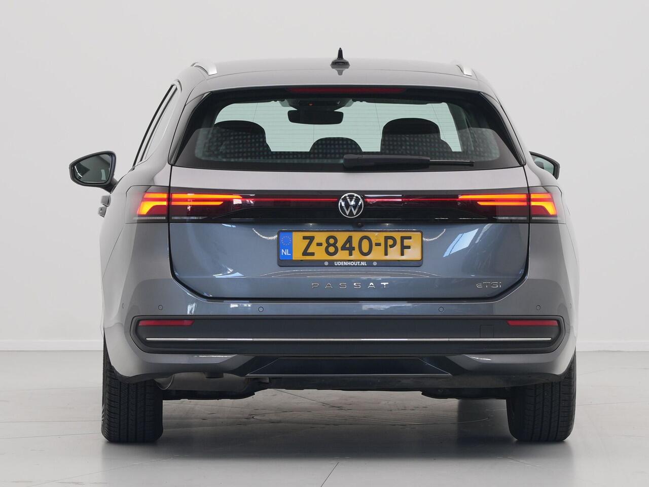 Volkswagen PASSAT Variant 1.5 eTSI 150pk Business Trekhaak Navigatie Camera Acc 112