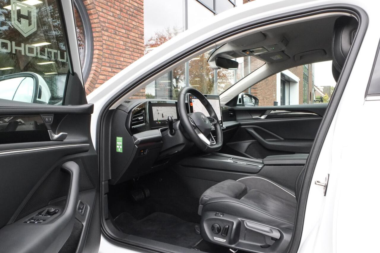 Volkswagen PASSAT Variant 1.5 eHybrid Elegance Business Trekhaak, Headup display, 360° Camera