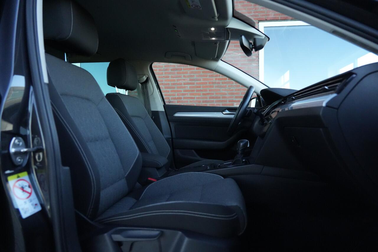 Volkswagen PASSAT Variant 1.5 eTSI Business 150pk Navigatie/Trekhaak/PDC