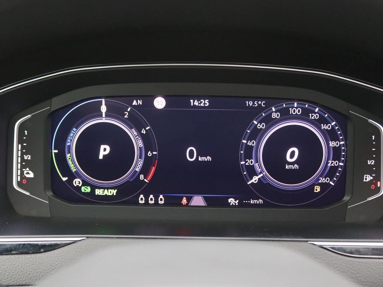 Volkswagen PASSAT Variant 1.4 TSI PHEV GTE Business 218PK DSG 360gr. Camera, Elektr. Achterklep, Digital Cockpit, Stoelverwarming, Keyless, 17" LM Velgen, Pano-Schuifdak, Adaptive cruise control