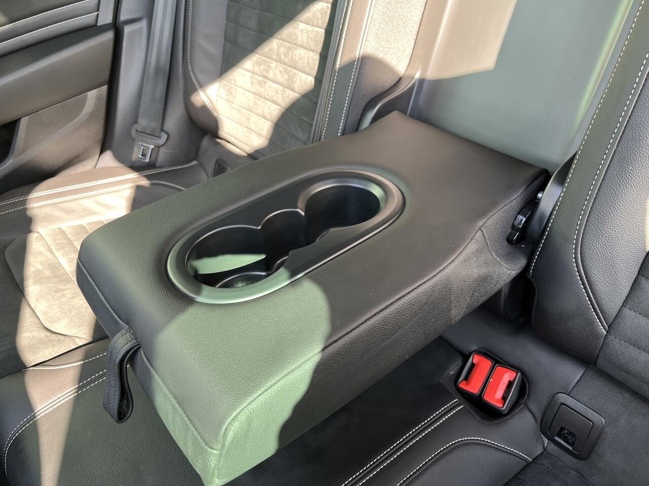 Volkswagen PASSAT Variant 1.4 TSI PHEV GTE Business / AUTOMAAT/ PANO/ ALCANTARA/ ELEKTR. TREKHAAK/ HEAD-UP DISPLAY/ KEYLESS/ MATRIX/ 3-ZONE CLIMA/ APP-CONNECT/ ADAPT. CRUISE/ NAVI/ STOEL VERWARM./ DIGITAL DASH