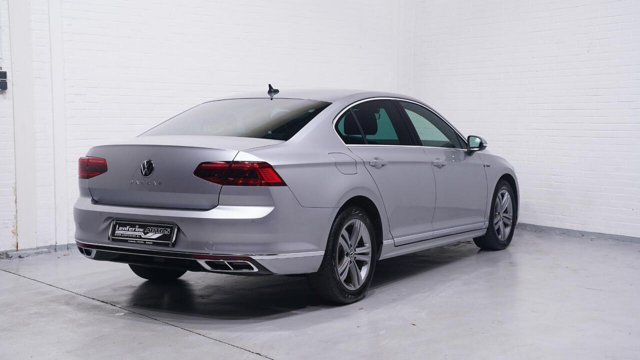 Volkswagen PASSAT 1.5 TSI R-Line Business + Rijklaar! Navi Stoel- en voorruitverwarming Led matrix Apple Carplay Camera 1e Eig. NAP