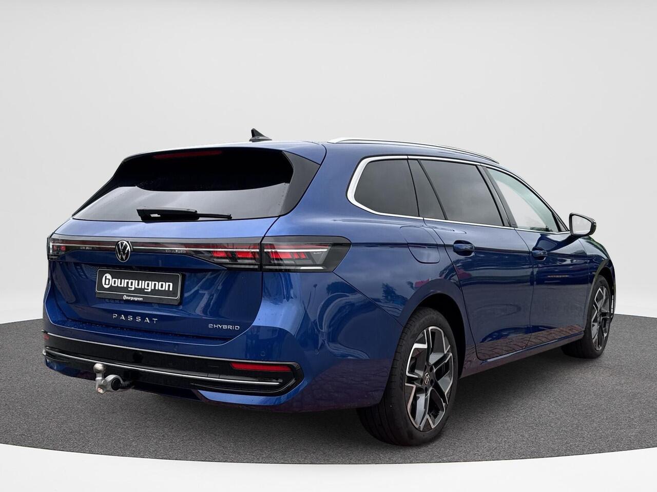 Volkswagen PASSAT Variant 1.5 eHybrid Elegance | Trekhaak | Leder | 18 inch | 150 pk | Automaat | SOH 100% |