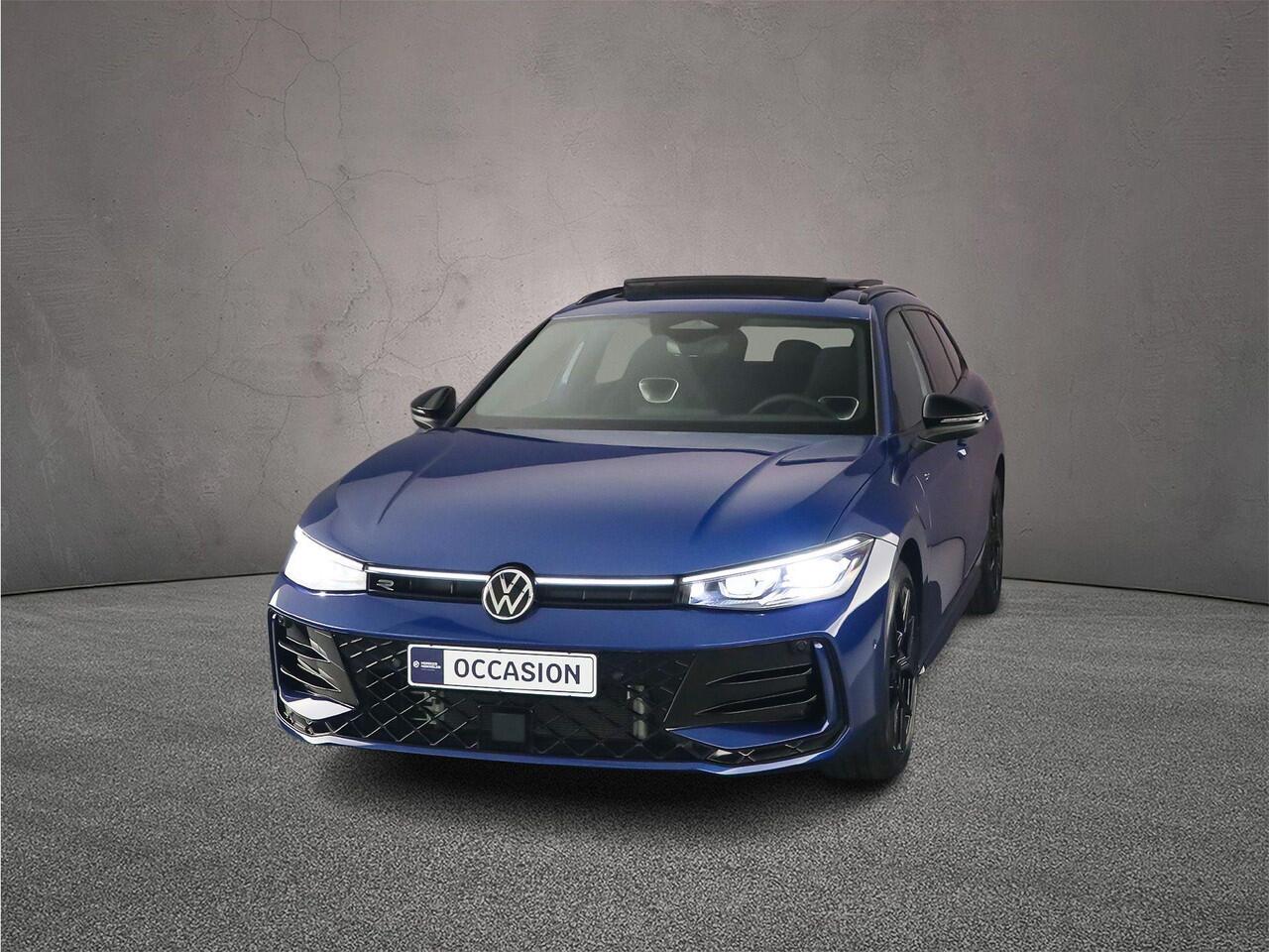 Volkswagen PASSAT Variant R-Line Edition 1.5 TSI eHybrid 272pk DSG Automaat Trekhaak, Panoramadak, LED matrix koplampen, Black Style, Adaptive cruise control