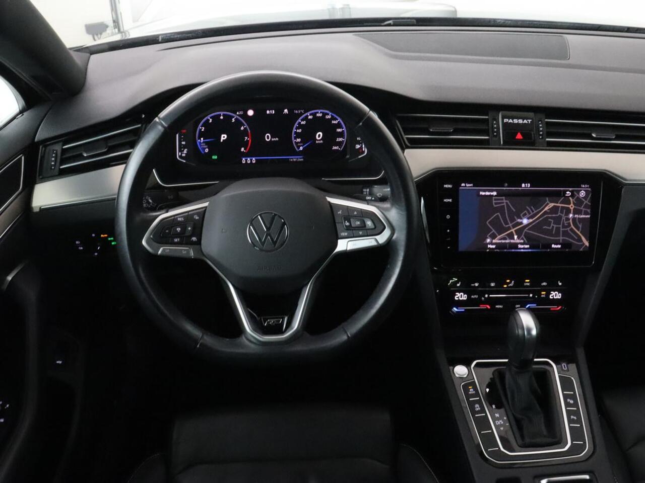 Volkswagen PASSAT 1.5 TSI R-Line | Nappaleder | Stoelverwarming | Camera | Carplay | Massage | Memory | Side Assist | Navigatie | Matrix LED | Adaptive cruise