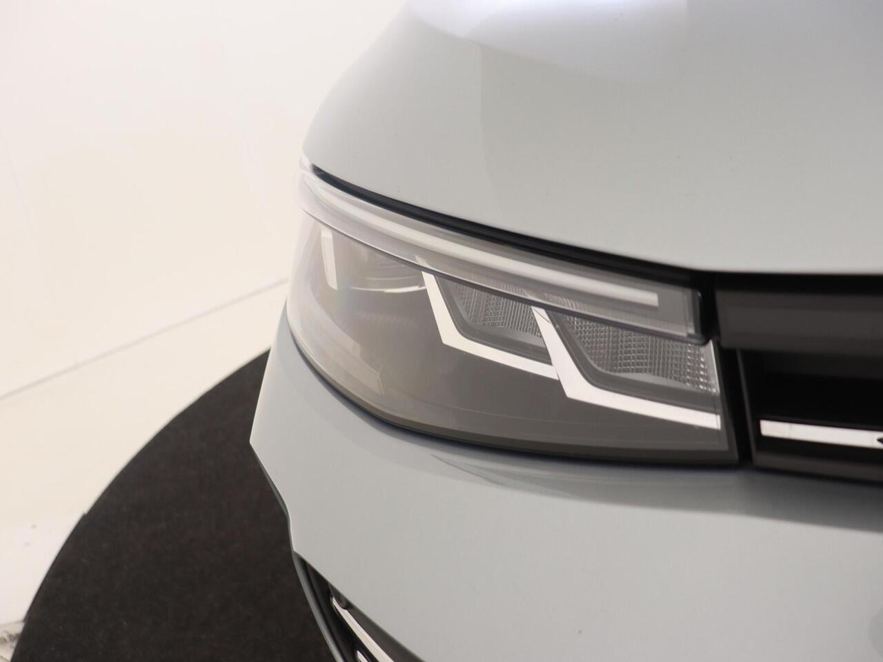 Volkswagen PASSAT Variant 1.5 eHybrid Business | Trekhaak | Adaptieve demping systeem | 3-zone airco | Head-up display | Achteruitrijcamera | Dodehoek detectie | Adaptieve cruise control | Stoel- en stuurwielverwarming |