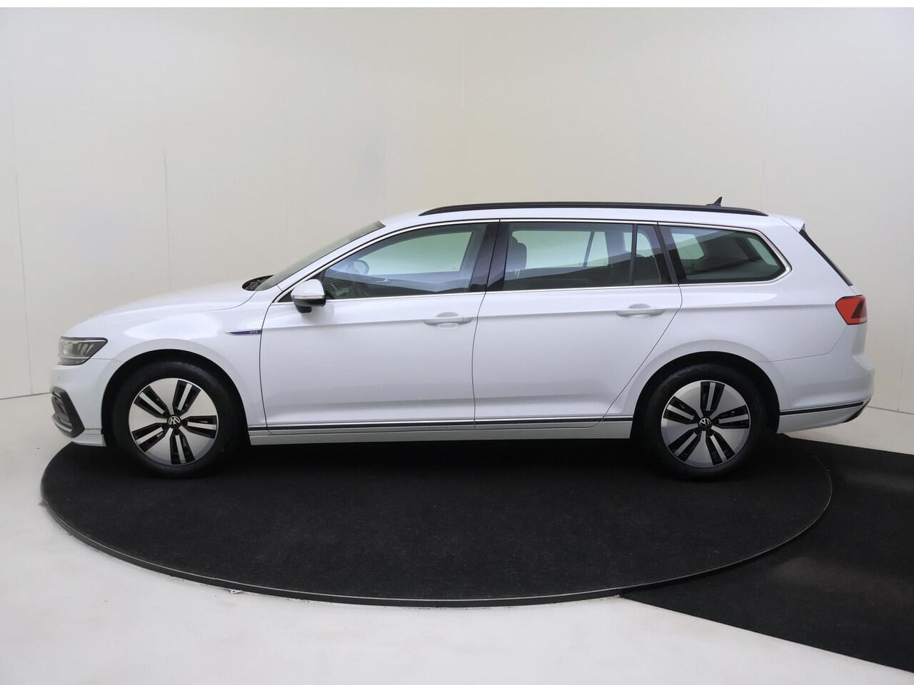 Volkswagen PASSAT Variant 1.4 TSI PHEV GTE | Navigatie | Adaptieve cruises control | Parkeersensoren | Keyless start | CarPlay | Bluetooth | Lane- en frontassist |