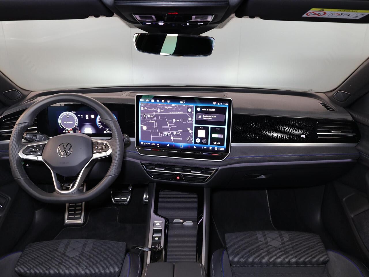 Volkswagen PASSAT Variant 1.5 eHybrid R-Line Edition 272PK PHEV | Panorama dak | Harman Kardon geluidsinstallatie | Trekhaak | Black style |