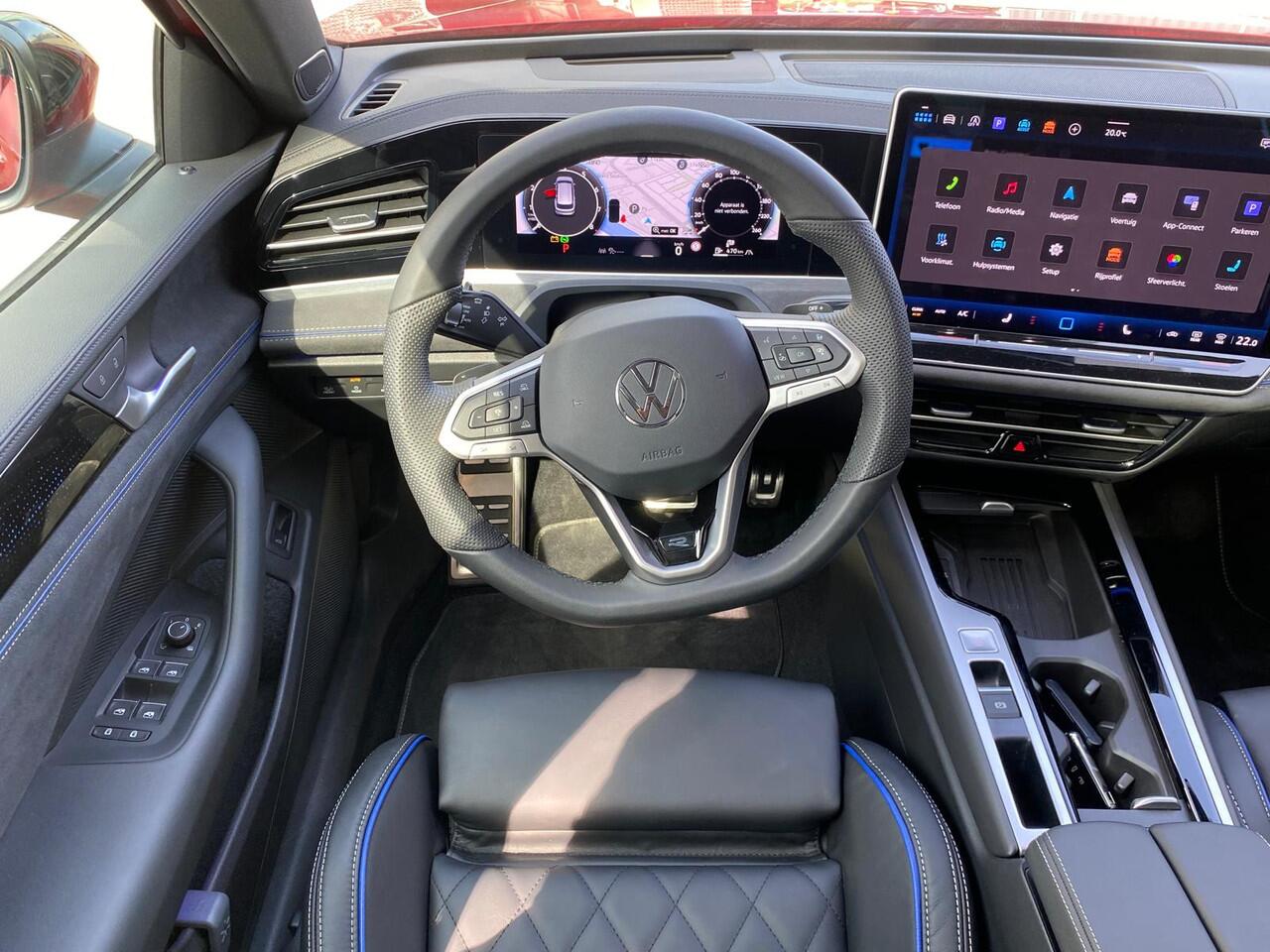 Volkswagen PASSAT Variant 1.5 eTSI 150 PK DSG R-Line Edition / Vollederen R-Line Bekleding / Head Up Display / Harman Kardon / Panoramadak /