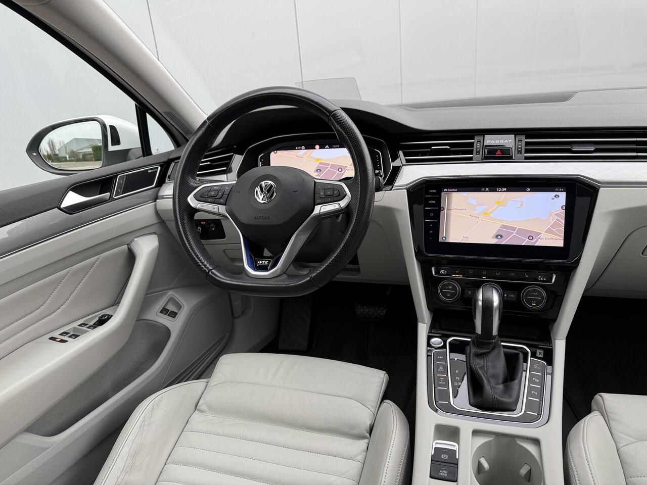 Volkswagen PASSAT Variant 1.4 TSI PHEV GTE 218pk | Pano dak | Head Up | Trekhaak