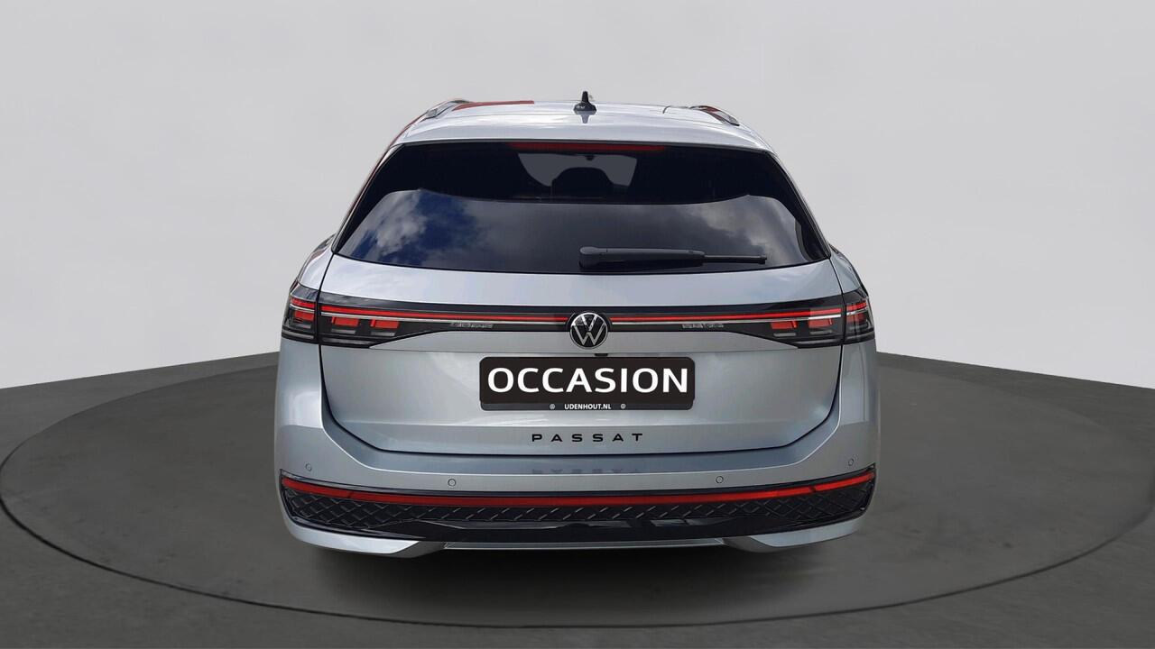Volkswagen PASSAT Variant 1.5 eTSI R-Line Edition | Panoramadak | 19" | Demonstratieauto