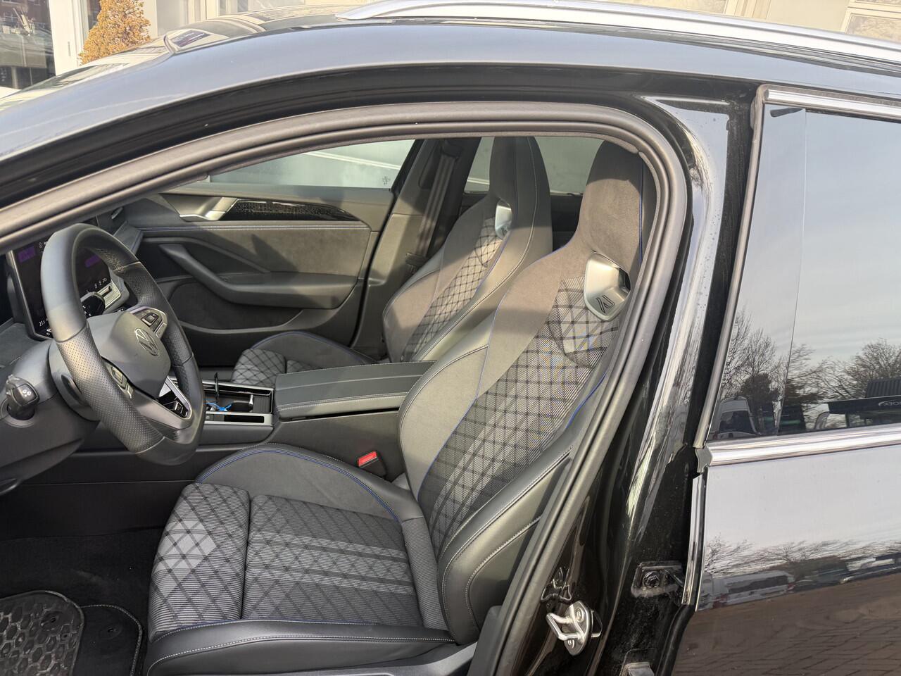 Volkswagen PASSAT Variant 1.5 eTSI R-Line Edition 150pk | Pano | IQ.Light | ACC | Ergo active + massage