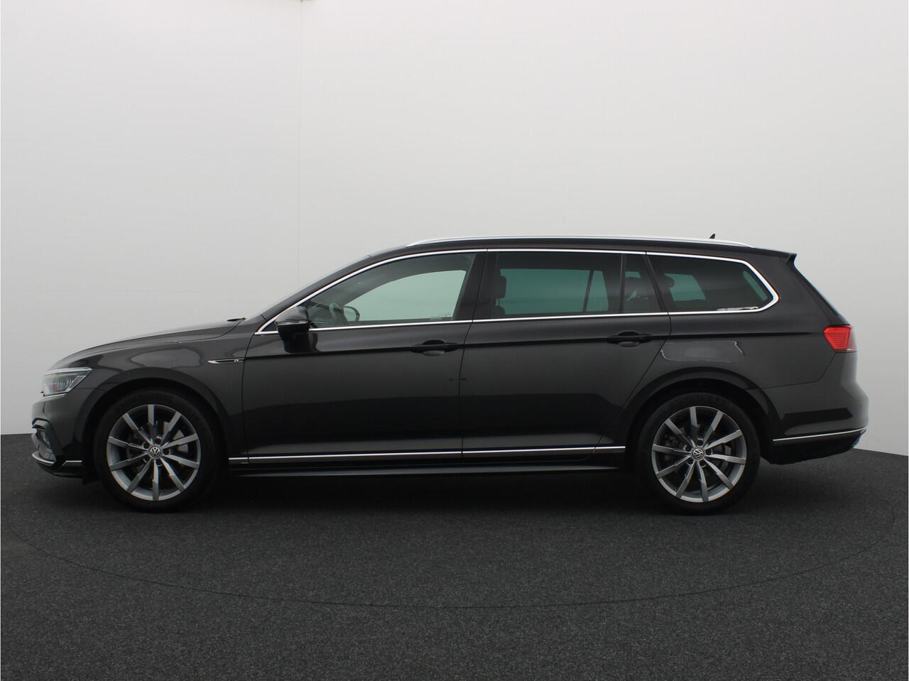 Volkswagen PASSAT Variant 1.5 TSI Elegance Business R FACELIFT / R-LINE / AUTOMAAT / GR NAVI / TREKHAAK / STOELVERW / CAMERA / FULL LED / NL-AUTO