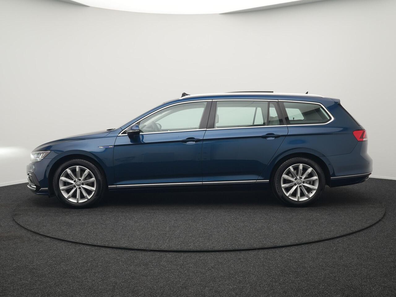 Volkswagen PASSAT Variant 1.4 TSI PHEV GTE Highline Plug In Hyrbid 218pk Dealer O.H PHEV | Panodak | Adaptive Cruise | Alcantara Sportstoelen Massage & Verwarmd | Apple Carplay | Camera | Virtual | Navigatie | Keyless | Blis | DAB |