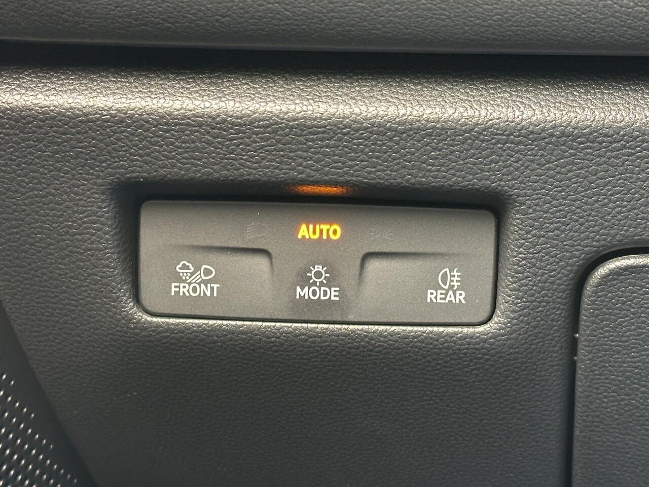 Volkswagen PASSAT Variant 1.5 eTSI 150pk Elegance | Alcantara | Head up | Camera | Dode hoek | Rijklaar