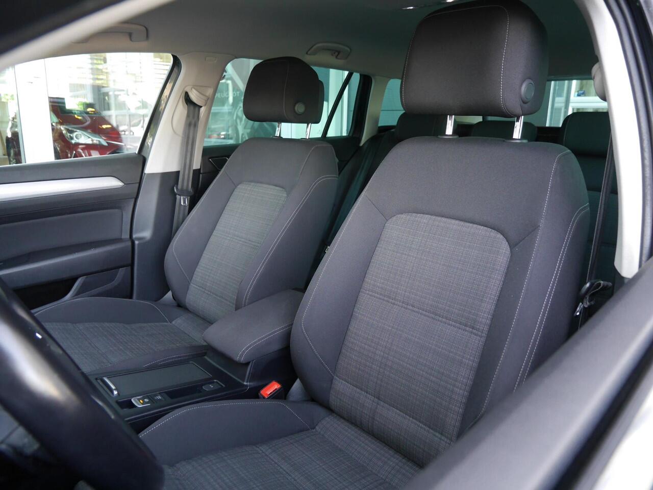 Volkswagen PASSAT Variant 1.5 TSI Elegance Business R | Automaat | Trekhaak | Navigatie | Stoelverwarming | Apple carplay | Parkeersensoren voor en achter | Climate control | Keyless entry en start