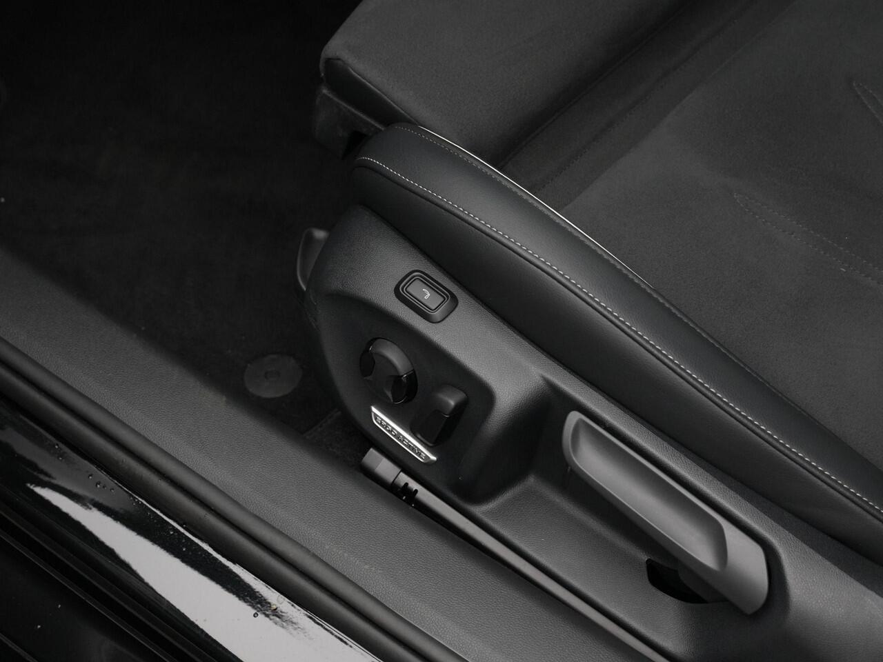 Volkswagen PASSAT Variant 1.5 eTSI 150 pk DSG Business | Trekhaak | 360 camera | Leder/alcantara | Stuur-/stoelverwarming | Massage