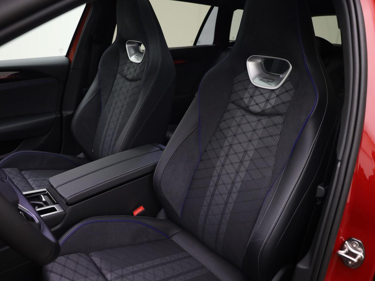 Volkswagen PASSAT 1.5 eTSI 150pk DSG R-Line-Edition · Panoramadak · 360 Camera · Head-Up Display · IQ Light · Harman Kardon Sound · Massagefunctie · Garantie t/m 22-01-2029 of 100.000km · Prijs is incl Inruilbonus . MEGA Sale