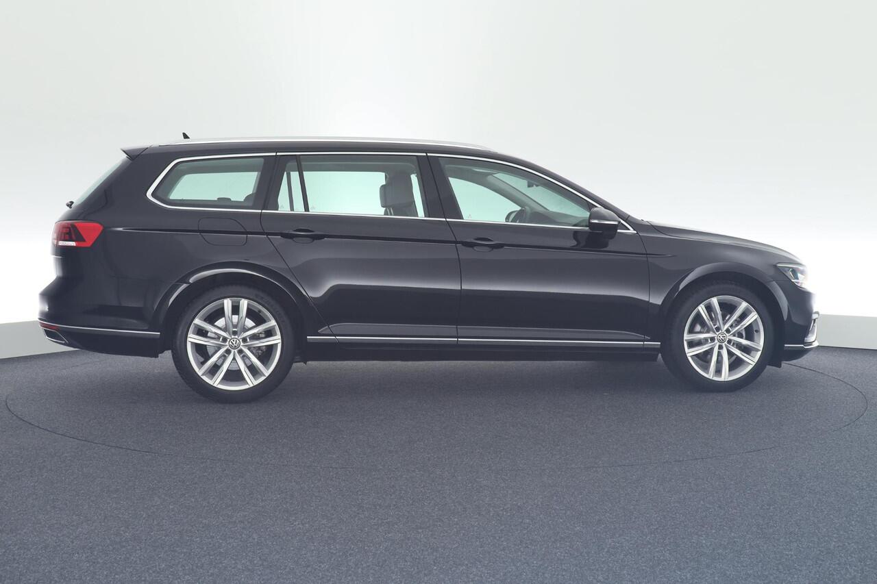 Volkswagen PASSAT Variant 1.5 TSI 150pk DSG Business Camera Stoelverwarming Navigatie