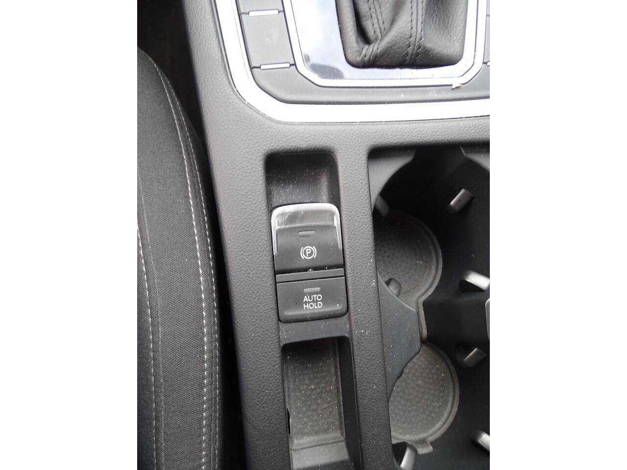 Volkswagen PASSAT Variant 1.4 TSI Comfortline Business AUTOMAAT | NAVIGATIE | LED PAKKET | MULIMEDIA| AIRCO/ECC | ADAPTIVE CRUISECONTROLL | PARKEERSENSOREN |