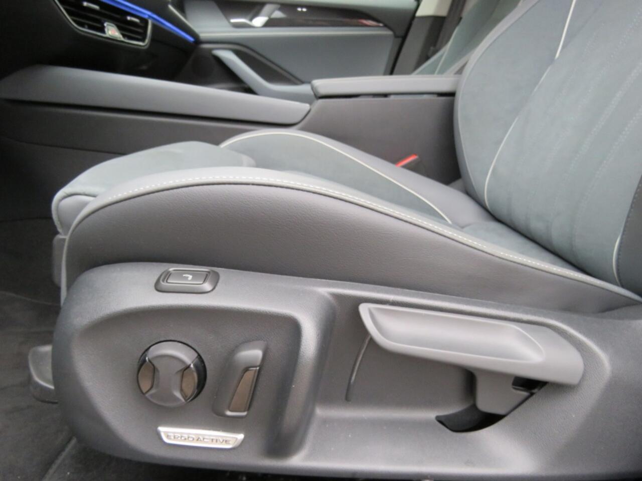 Volkswagen PASSAT 1.5 eTSI Aut. Elegance Business / 360 Camera / Wegklap.h