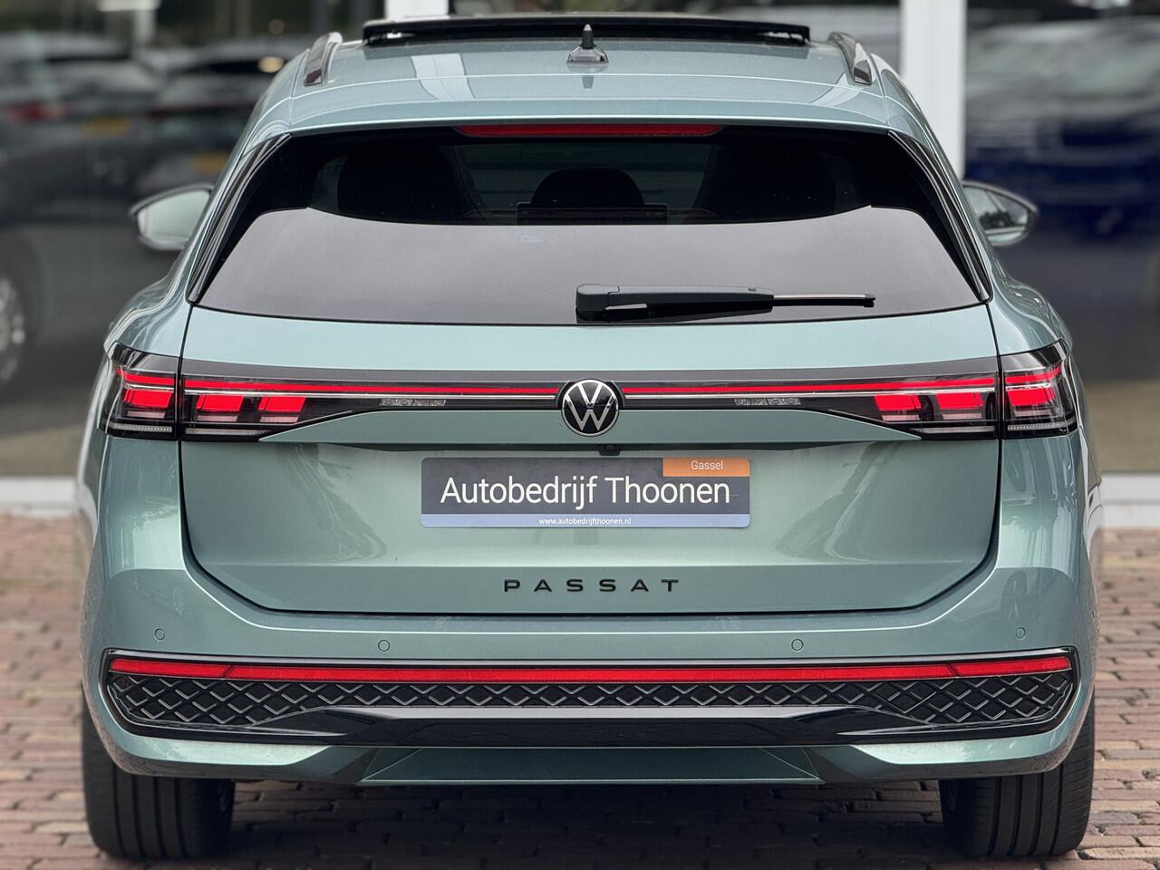 Volkswagen PASSAT Variant 1.5 eHybrid R-Line Edition 272pk | HUD | Pano | Trekhaak