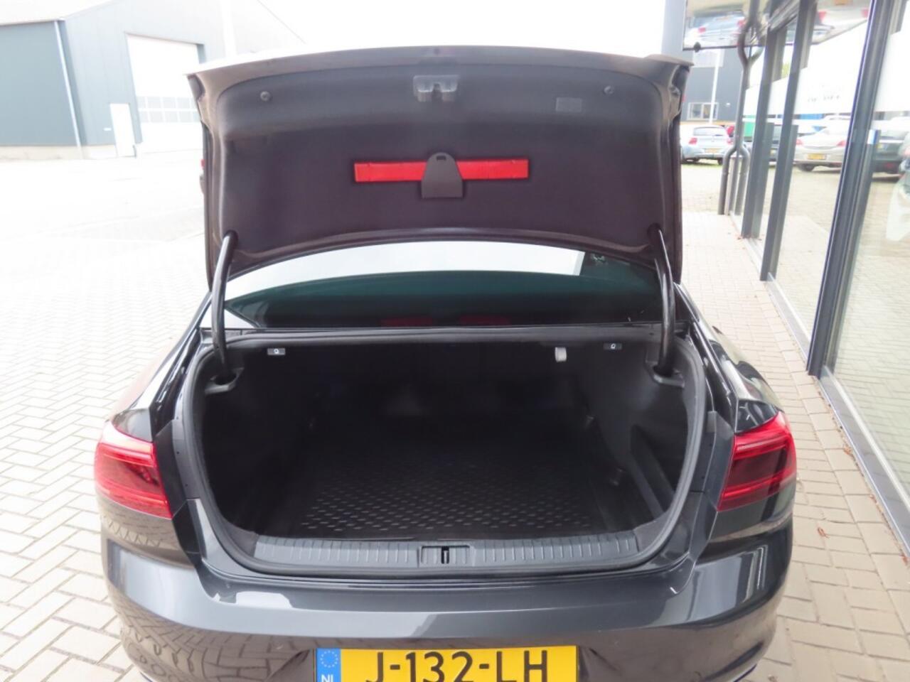 Volkswagen PASSAT 1.5 TSI Elegance R-Line Led Pano Adapt Cruise 2020