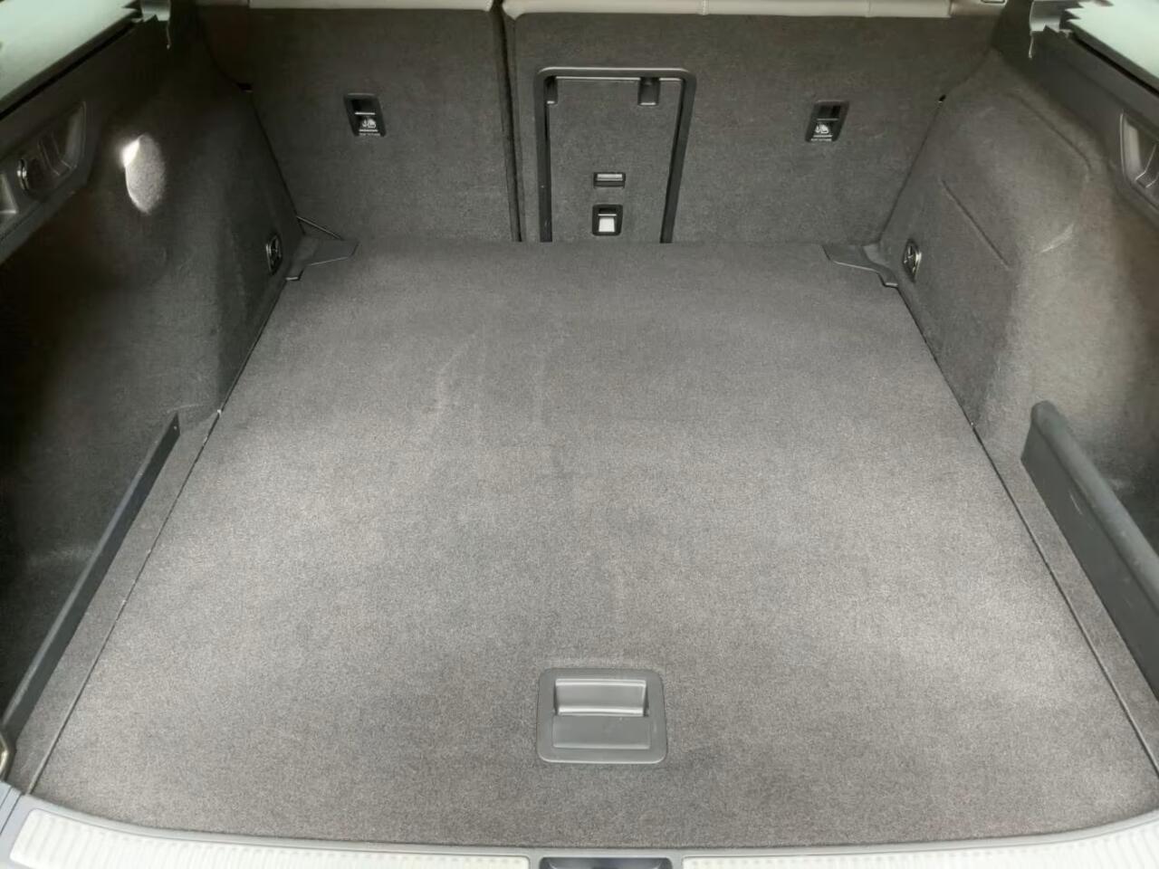 Volkswagen PASSAT Variant 2.0 TDI 150 PK DSG ACC Trekhaak Massage LED 360 Camera