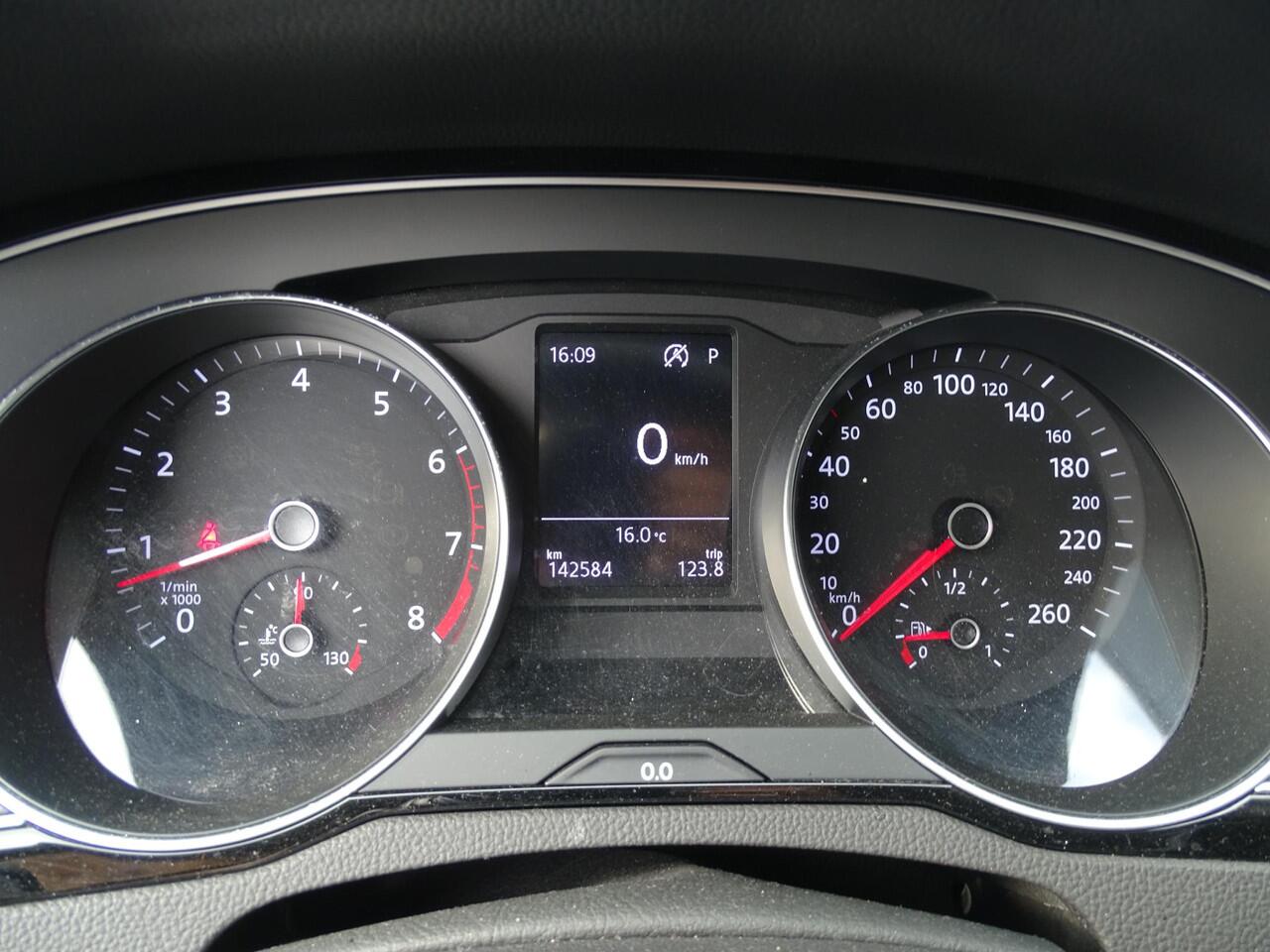 Volkswagen PASSAT Variant 1.4 TSI Comfortline Business AUTOMAAT | NAVIGATIE | LED PAKKET | MULIMEDIA| AIRCO/ECC | ADAPTIVE CRUISECONTROLL | PARKEERSENSOREN |