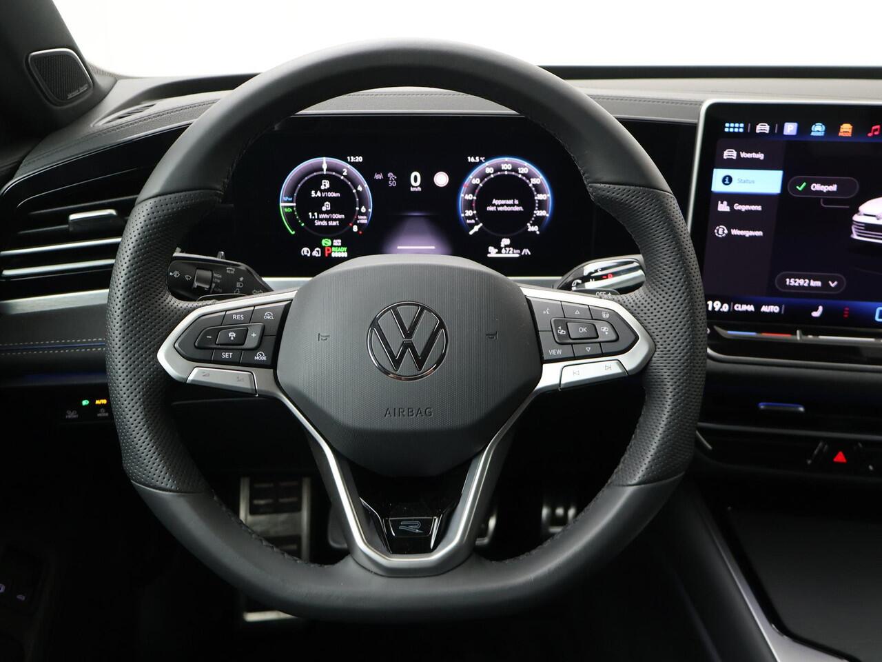 Volkswagen PASSAT Variant 1.5 eHybrid 204pk DSG R-Line Edition | Harman Kardon | Trekhaak met wegklapbare kogel | Travel Assist | Area View 360 graden camera |