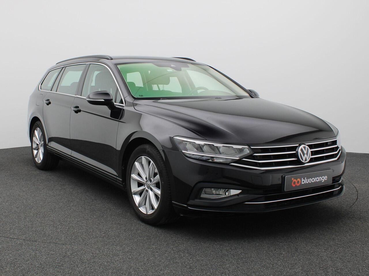 Volkswagen PASSAT Variant 1.5 TSI Comfort Business 150PK DSG Trekhaak, Achteruitrijcamera, Navi, Stoelverwarming, Clima, Adaptieve Cruise Controle, 17" LM Velgen
