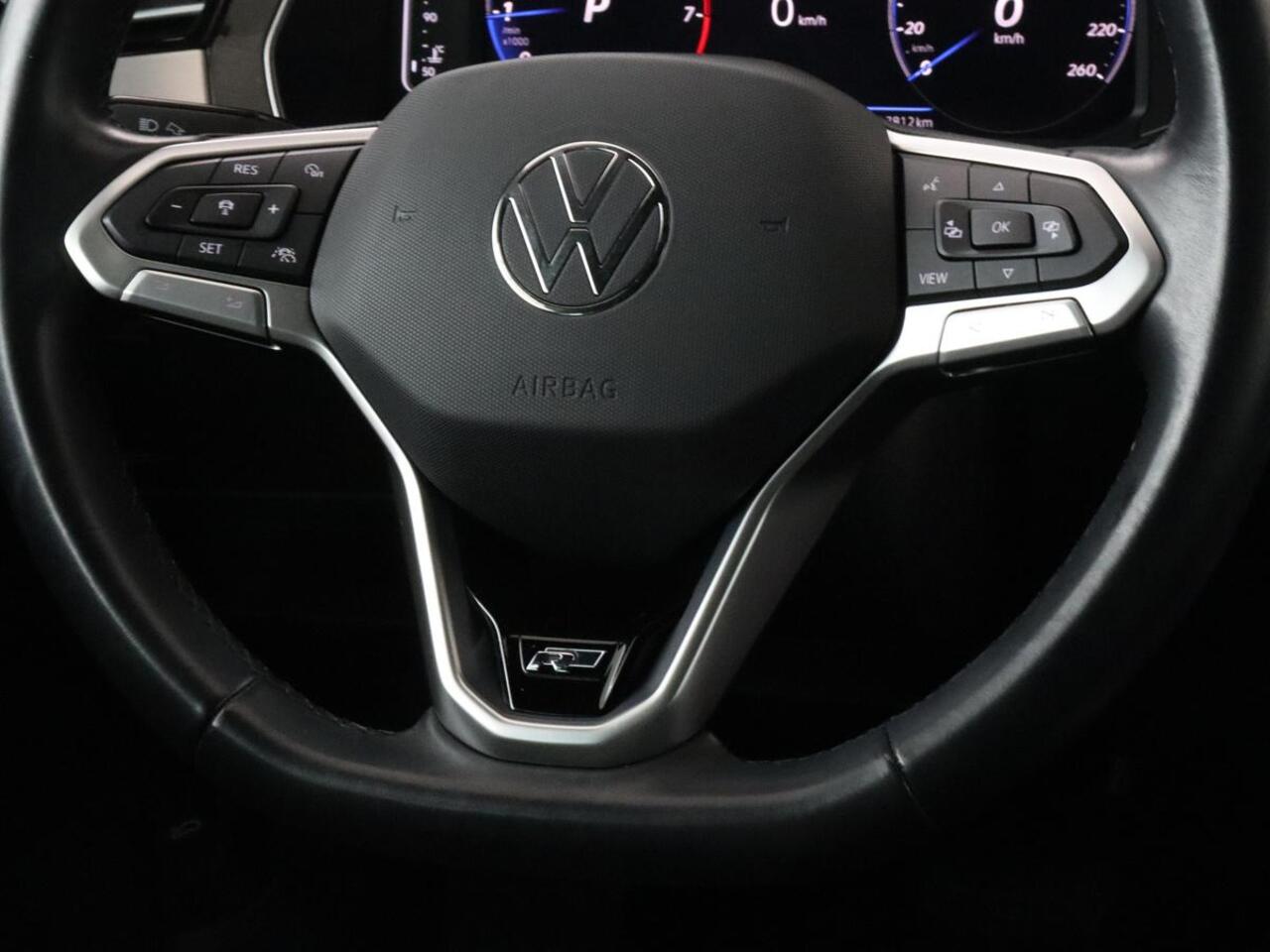 Volkswagen PASSAT 1.5 TSI R-Line | Nappaleder | Stoelverwarming | Camera | Carplay | Massage | Memory | Side Assist | Navigatie | Matrix LED | Adaptive cruise