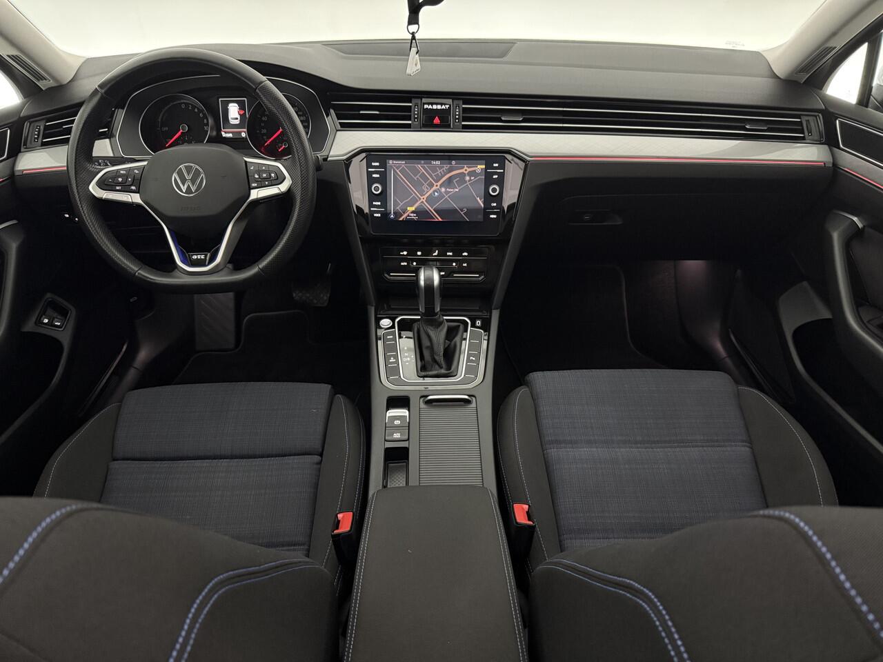 Volkswagen PASSAT Variant 1.4 TSI GTE PHEV 218PK | SOH 90% | Pano | Sfeerverl. | Camera | Adap. Cruise | Carplay