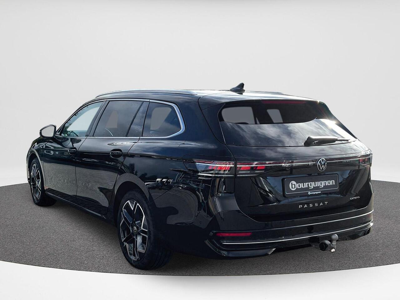 Volkswagen PASSAT Variant 1.5 eHybrid Elegance | Leder | Trekhaak | 272 pk | 5 jaar Fabrieksgarantie | SOH 102% |
