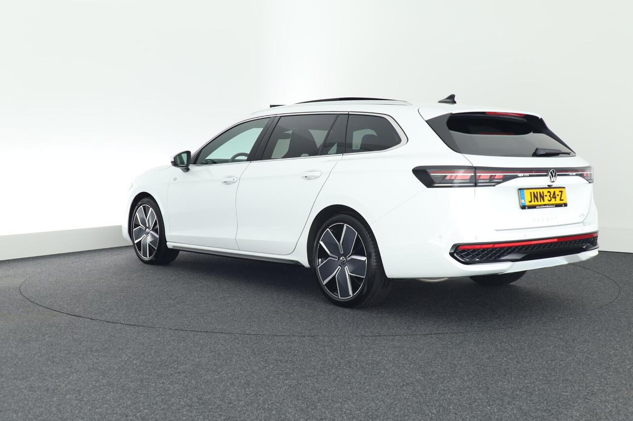 Volkswagen PASSAT Variant 1.5 eTSI 150pk DSG R-Line Edition Camera Keyless Virtual Cockpit Massage Matrix Led Panoramadak