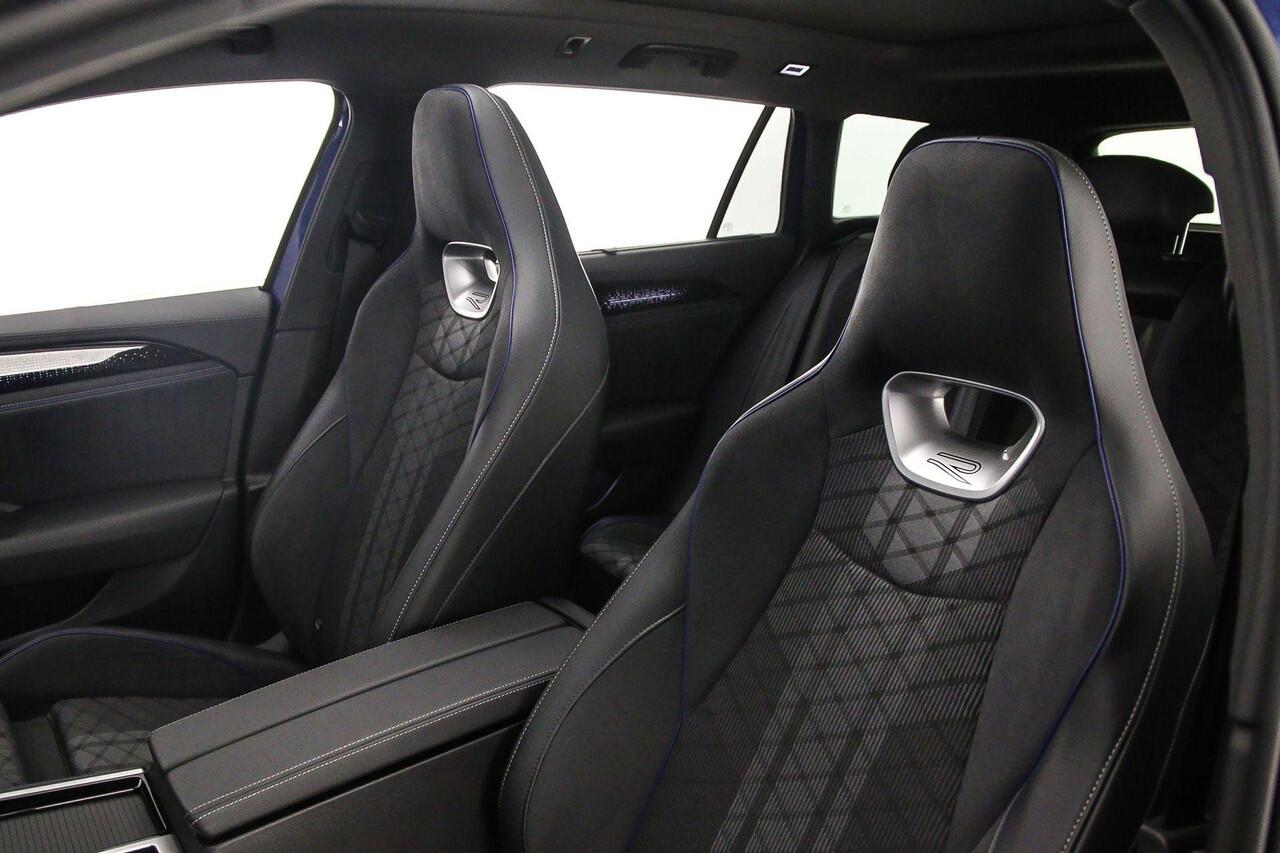 Volkswagen PASSAT Variant R-Line Edition 1.5 TSI eHybrid 272pk DSG Automaat Trekhaak, Panoramadak, LED matrix koplampen, Black Style, Adaptive cruise control