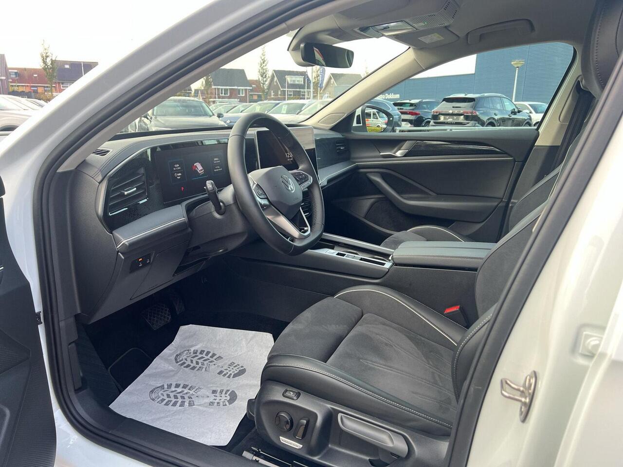 Volkswagen PASSAT Variant 1.5 eHybrid Business | Trekhaak | A-Camera | HUD | SOH 102% | PHEV |